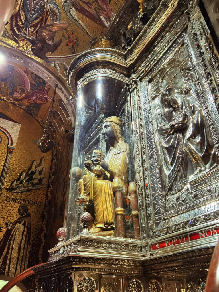 La Moreneta - die berühmte schwarze Madonna im Kloster Montserrat